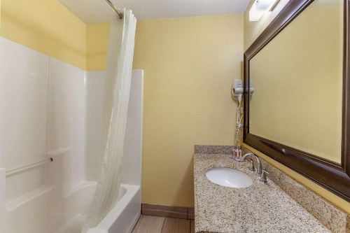 Econo Lodge Clovis image 17