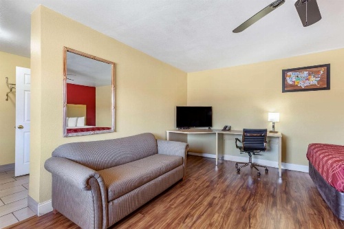 Econo Lodge Clovis image 20