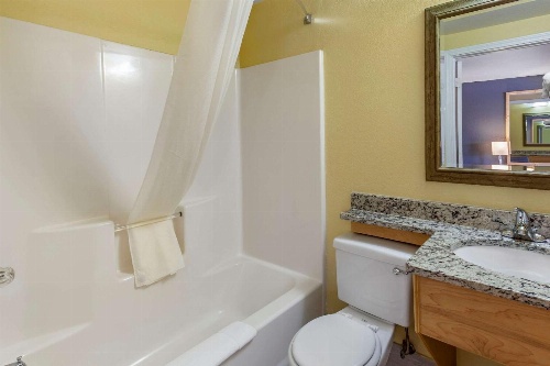 Econo Lodge Clovis image 4