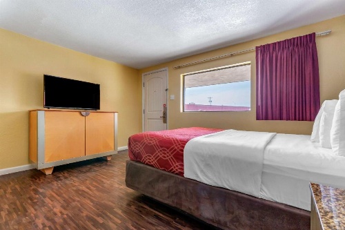 Econo Lodge Clovis image 5