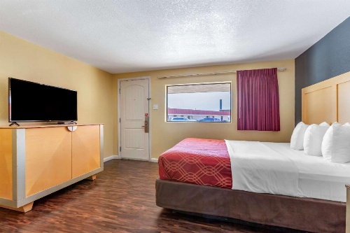 Econo Lodge Clovis image 7