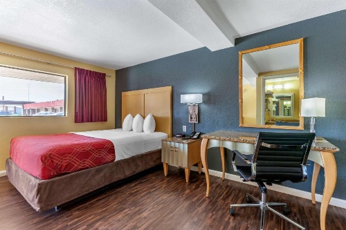Econo Lodge Clovis image 9